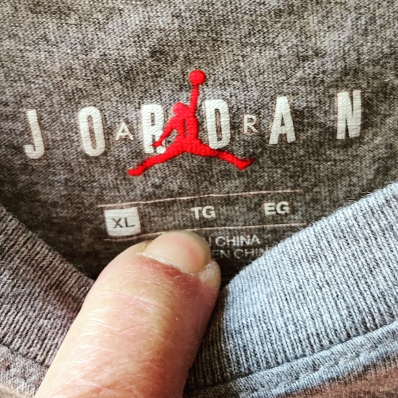 Two Jordan Jumpman t-shirts. - Picture 4 of 9